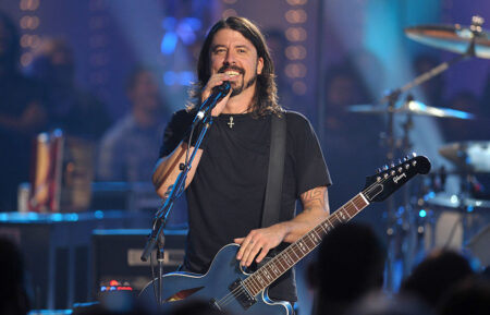 Musician Dave Grohl of the Foo Fighters performs on VH1 Storytellers on October 28, 2009 in Culver City, California