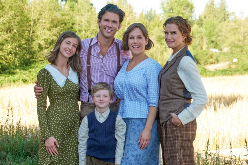 Jaeda Lily Miller, Kevin McGarry, Hyland Goodrich, Erin Krakow, Brooke Shields on 'When Calls the Heart'