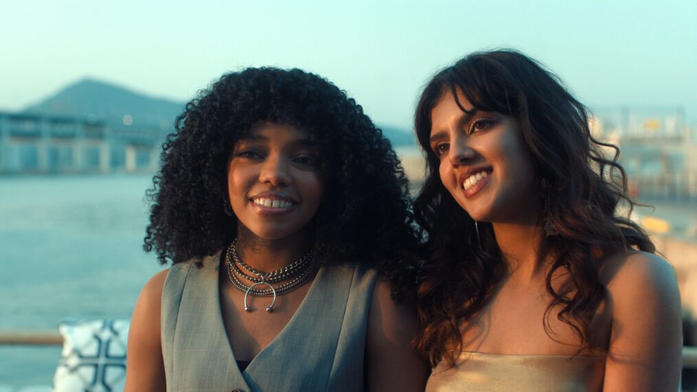 Regan Aliyah as Juliana Porter, Sasha Bhasin as Pra Veena in episode 301 of XO, Kitty.