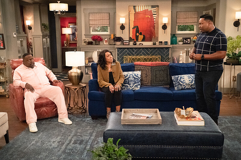 “Welcome to the Things We Do for Love” – Marty meets Courtney’s intimidating father to ask for his blessing, but Clancy’s (Anthony Anderson) cryptic response sends Calvin and Tina digging for answers. Meanwhile, Gemma and Dave are stunned by Grover’s tattoo, on THE NEIGHBORHOOD, Monday, March 30 (8:00-8:30 PM, ET/PT) on the CBS Television Network, and streaming on Paramount+. Pictured: Cedric The Entertainer as Calvin, Tichina Arnold as Tina and Marcel Spears as Marty. Photo: Monty Brinton/CBS ©2025 CBS Broadcasting, Inc. All Rights Reserved.