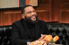 “Welcome to the Things We Do for Love” – Marty meets Courtney’s intimidating father to ask for his blessing, but Clancy’s (Anthony Anderson) cryptic response sends Calvin and Tina digging for answers. Meanwhile, Gemma and Dave are stunned by Grover’s tattoo, on THE NEIGHBORHOOD, Monday, March 30 (8:00-8:30 PM, ET/PT) on the CBS Television Network, and streaming on Paramount+. Pictured: Anthony Anderson as Clancy. Photo: Monty Brinton/CBS ©2025 CBS Broadcasting, Inc. All Rights Reserved.