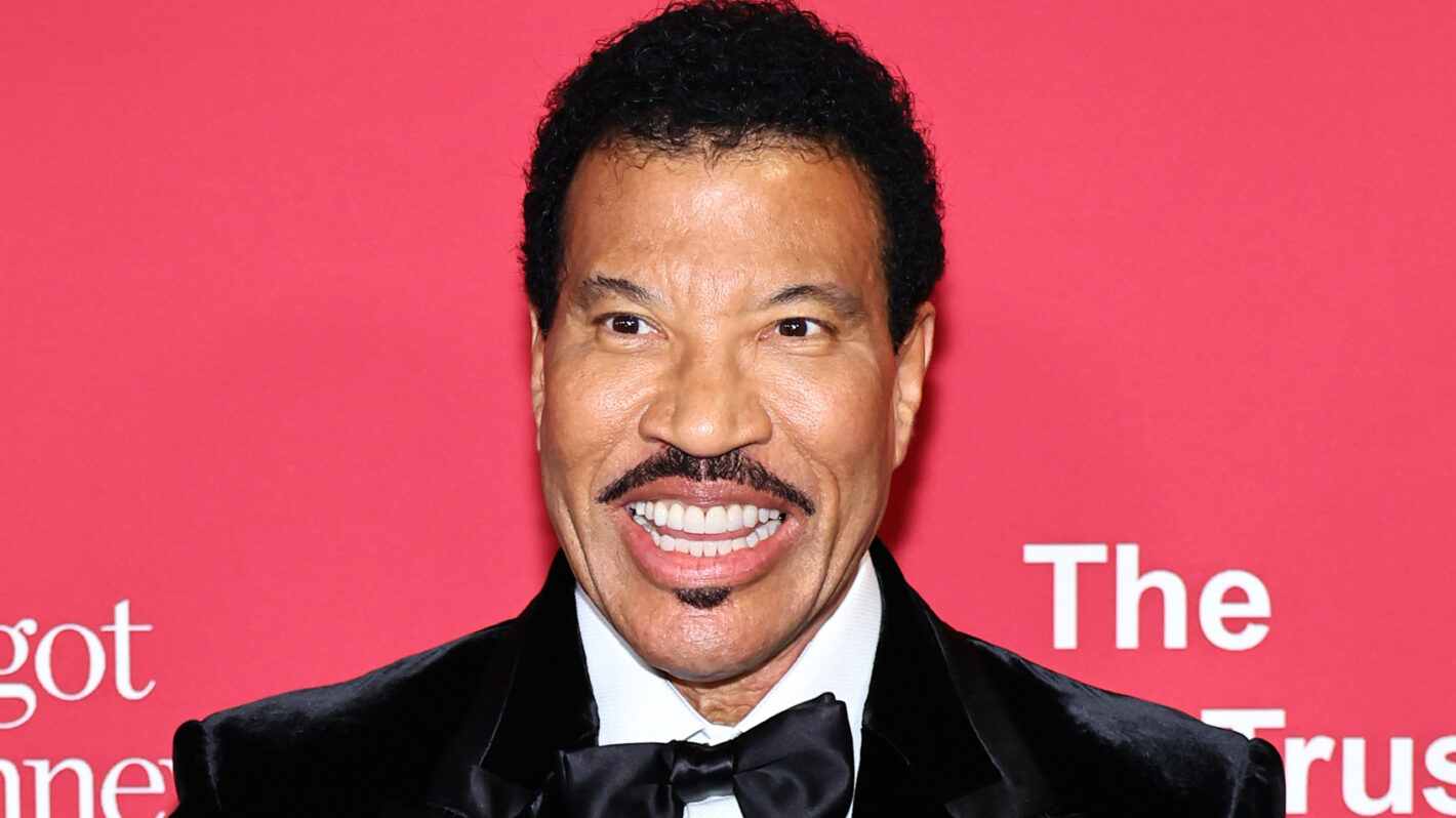 Lionel Richie Slams Celebrities for Getting Fed Up With Fans When They Get Famous