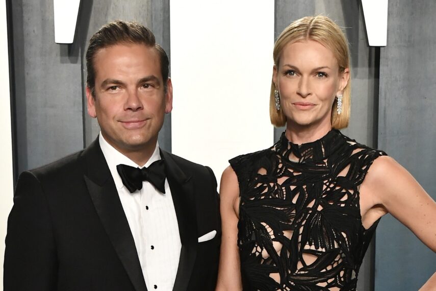 Lachlan Murdoch and Sarah Murdoch attend the 2020 Vanity Fair Oscar Party hosted by Radhika Jones at Wallis Annenberg Center for the Performing Arts on February 09, 2020 in Beverly Hills, California.