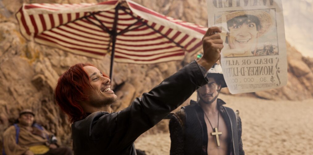 One Piece. (L to R) Peter Gadiot as Shanks, Steven Ward as Mihawk in season 1 of One Piece. Cr. Casey Crafford/Netflix © 2023