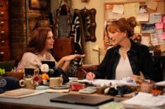 Joanna Garcia Swisher and Reba McEntire in 'Happy's Place' Season 2