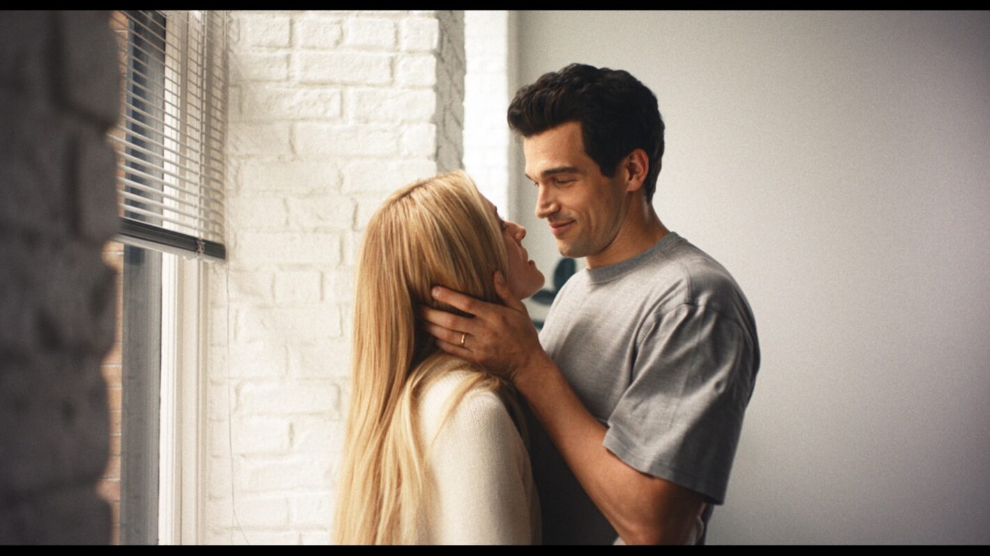 Sarah Pidgeon as Carolyn Bessette, Paul Anthony Kelly as John F. Kennedy Jr. in 'Love Story'