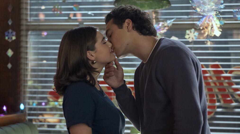 Hannah (Ella Bright) and Garrett (Belmont Cameli) in OFF CAMPUS