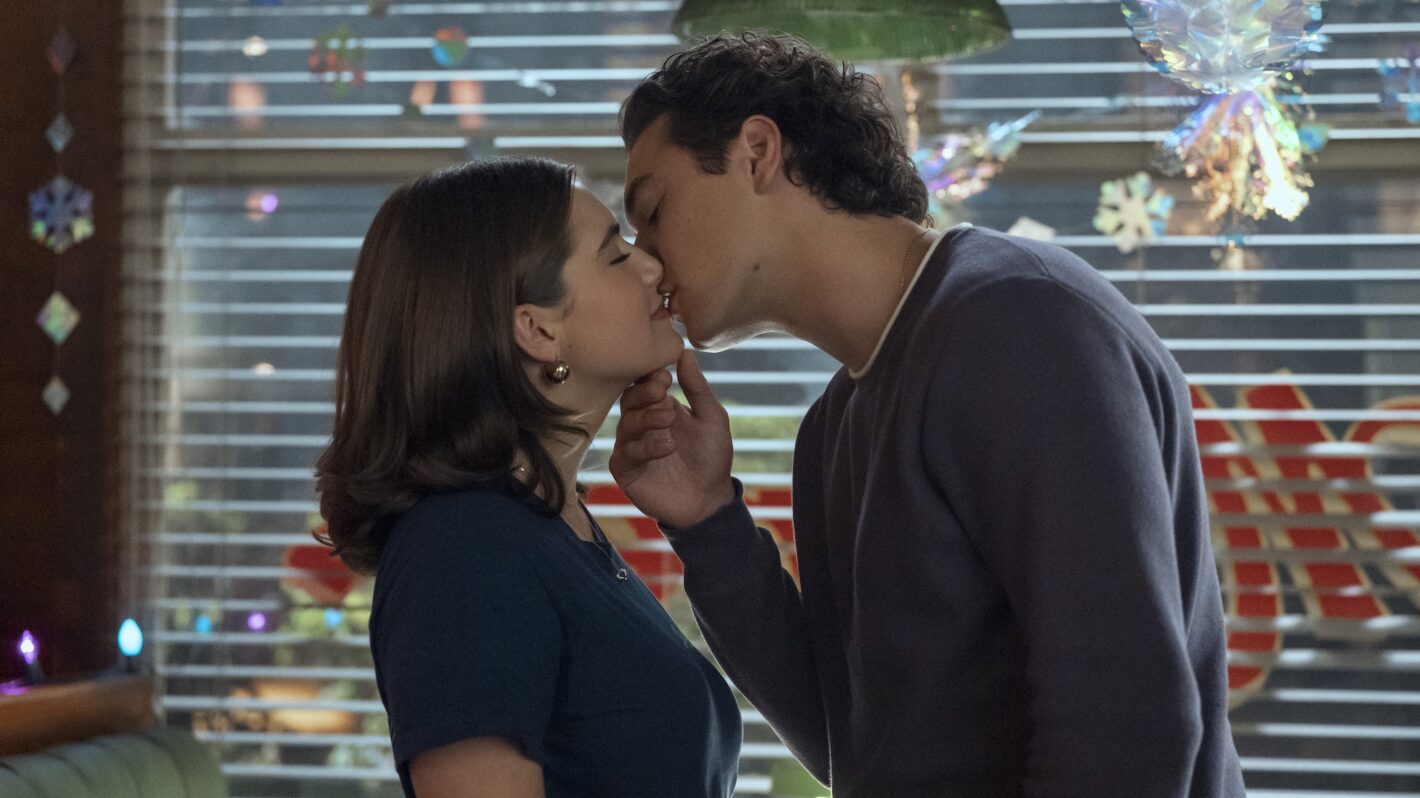 Hannah (Ella Bright) and Garrett (Belmont Cameli) in OFF CAMPUS