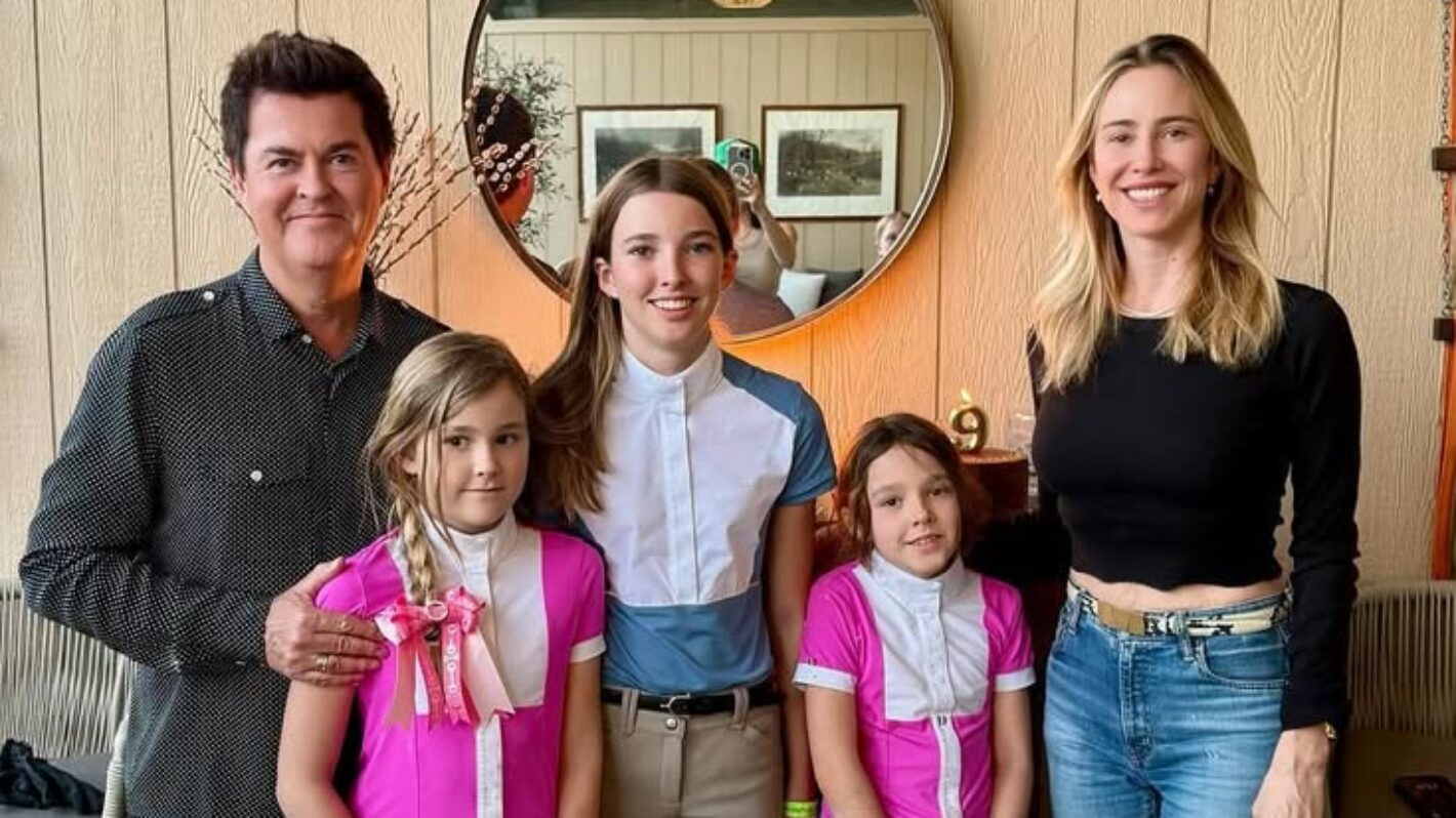 Simon Fuller and Natalie Swanston Fuller with their daughters