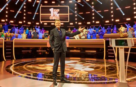 THE 1% CLUB: Host Joel McHale in THE 1% CLUB 