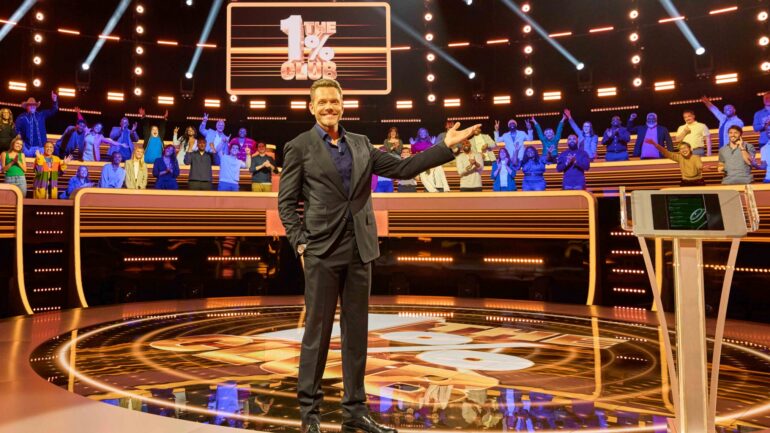 THE 1% CLUB: Host Joel McHale in THE 1% CLUB 