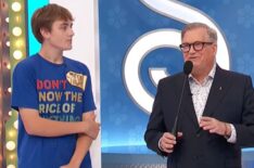 'The Price Is Right' contestant Michael Shull (left) with a 'I don't Knoe the price of anything shirt next to host Drew Carey (right)