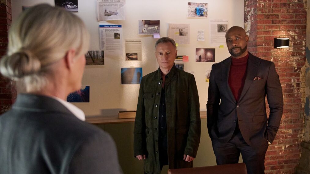 Rachel Hayward as Det. Lestrade, ,Robert Carlyle as Sherlock Holmes, and Morris Chestnut as Dr. John Watson — 'Watson' Season 2 Episode 15 'A Third Act Surprise'