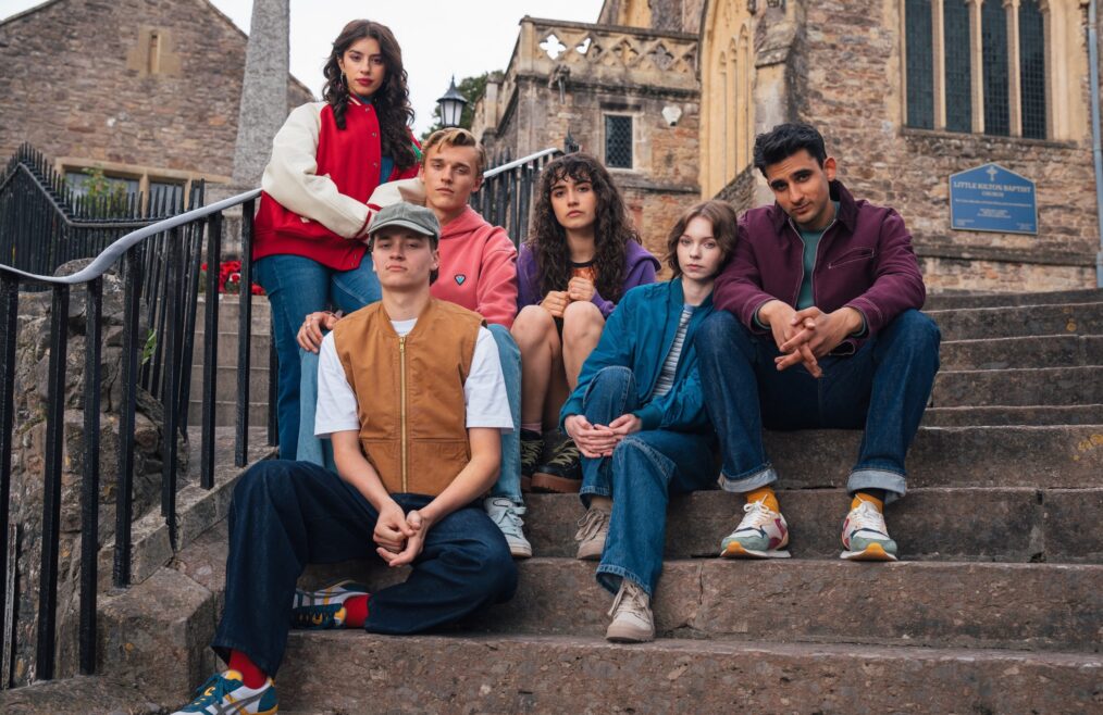 A Good Girl's Guide to Murder: Season 2. (L-R) Yali Topol Margalith as Lauren Gibson, Jude Morgan-Collie as Connor Reynolds, Freddie England as Robin Hastings, Asha Banks as Cara Ward, Emma Myers as Pip Fitz-Amobi, and Zain Iqbal as Ravi Singh in A Good Girl's Guide to Murder: Season 2. Cr. NETFLIX © 2026