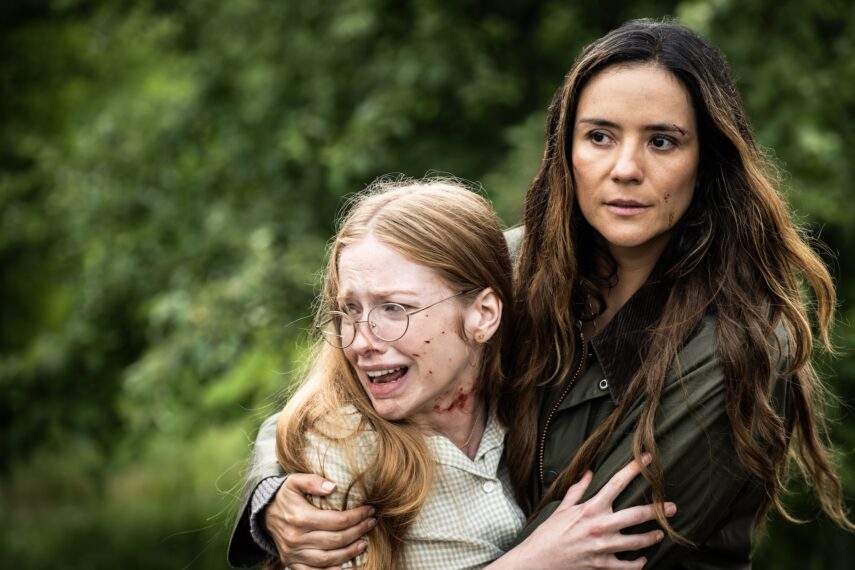 FROM Season 4 Episode 401: The Arrival - Julia Doyle, Catalina Sandino Moreno