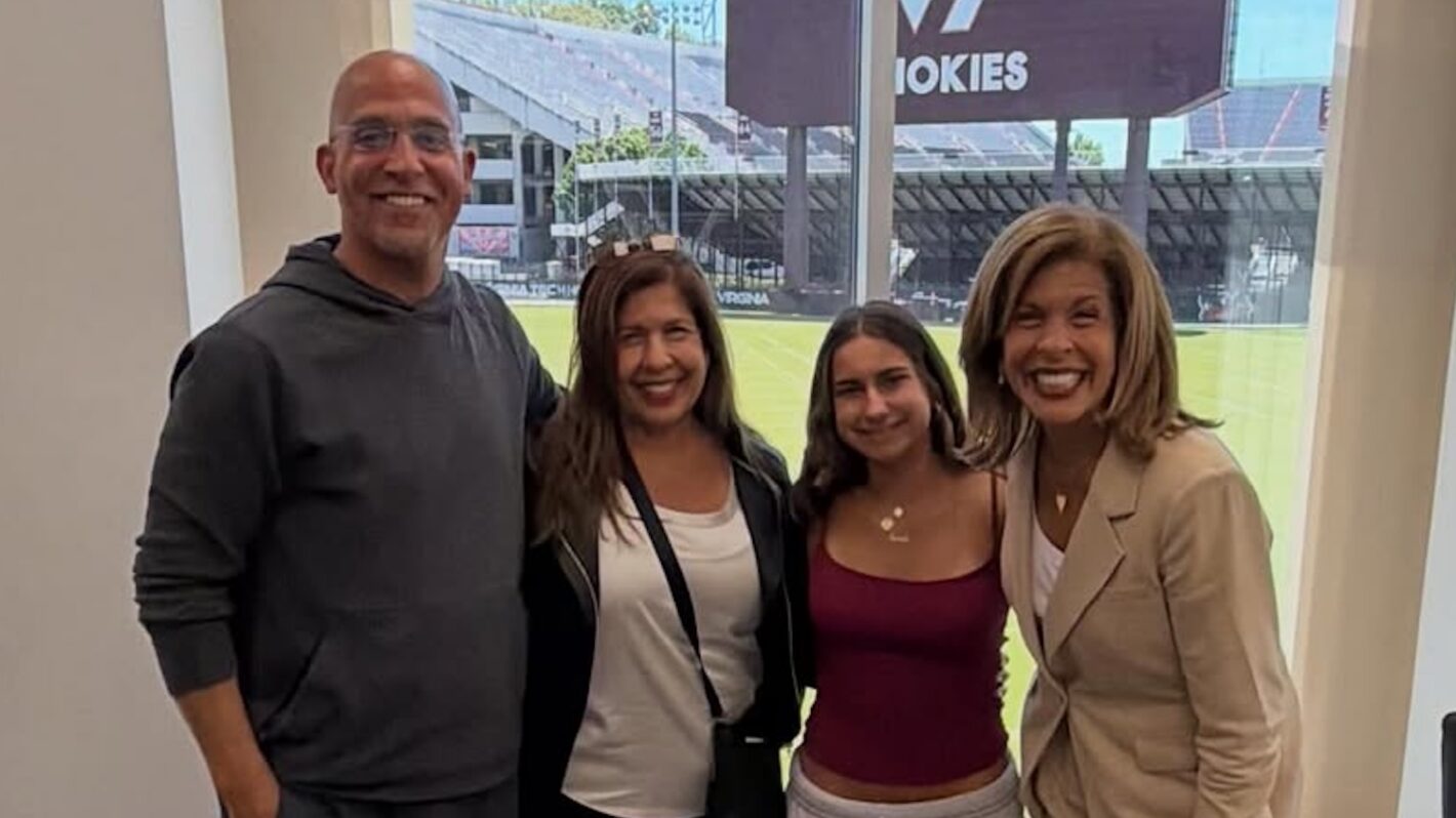‘Today’s Hoda Kotb Makes Emotional Trip With Her Sister & Niece