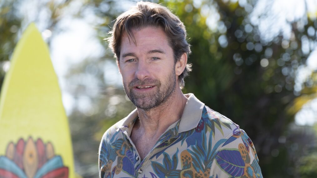 Scott Speedman as R.J. Decker — 'R.J. Decker' Season 1 Episode 5 'Burn Notice'