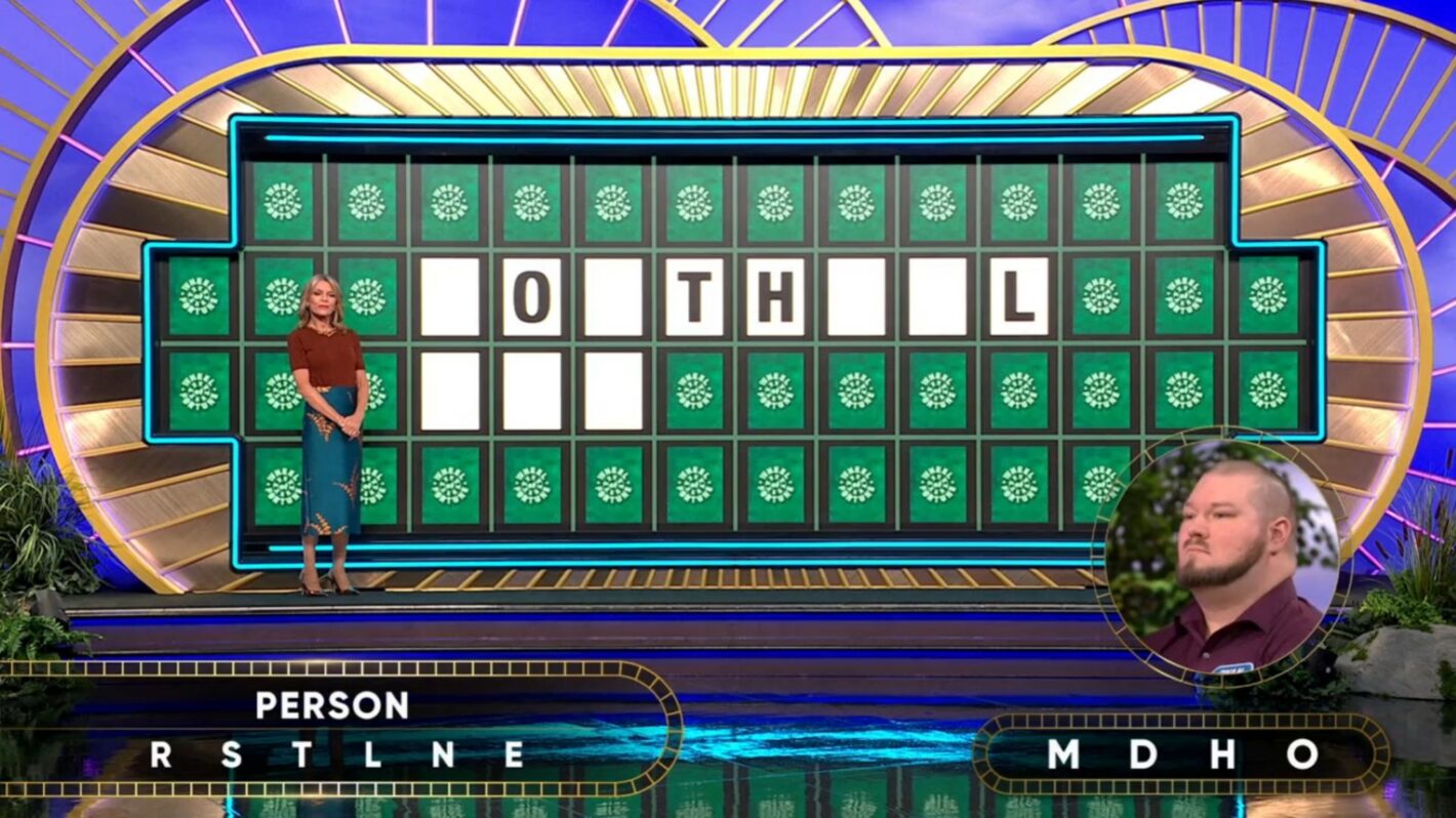 Wheel of Fortune' Fans React to Contestant's Buzzer Disaster Before $63,000  Loss