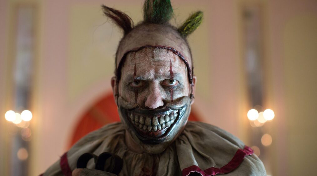 AMERICAN HORROR STORY: FREAK SHOW "Massacres and Matinees"- Episode 402 (Airs Wednesday, October 15, 10:00 PM e/p) --Pictured: John Carroll Lynch as Twisty the Clown. CR: Michele K. Short/FX