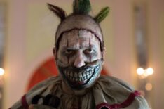 AMERICAN HORROR STORY: FREAK SHOW 'Massacres and Matinees'- Episode 402 (Airs Wednesday, October 15, 10:00 PM e/p) --Pictured: John Carroll Lynch as Twisty the Clown. CR: Michele K. Short/FX