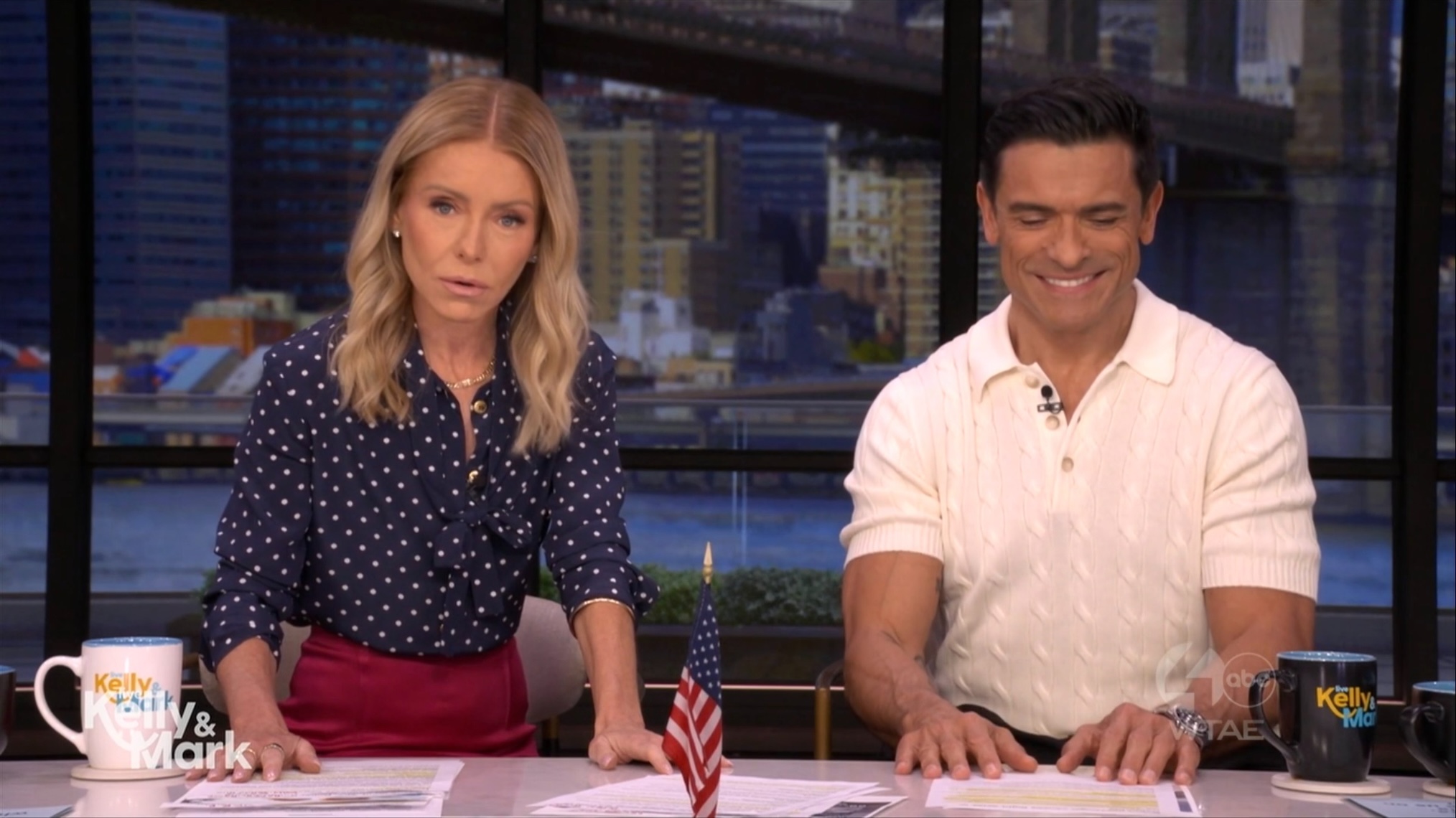 Kelly Ripa and Mark Consuelos Tease Daughter Lola About Messy Bedroom — image 2