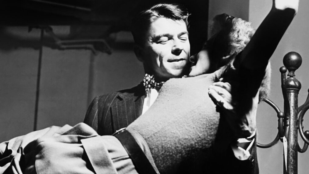 NASH AIRFLYTE THEATRE, from left: director Mar Daniels, Ronald Reagan, Cloris Leachman on set, 'The Case of the Missing Lady,' (season 1, episode 12, aired December 7, 1950), 1950-1951; CBS (Nash Airflyte Theater)/Everett Collection