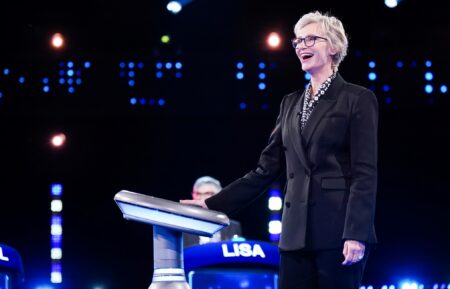 CELEBRITY WEAKEST LINK: Host Jane Lynch in the CELEBRITY WEAKEST LINK "Roastmasters" episode airing Monday, Oct. 6 (9:01-10:00 PM ET/PT) on FOX. © 2025 Fox Media LLC.