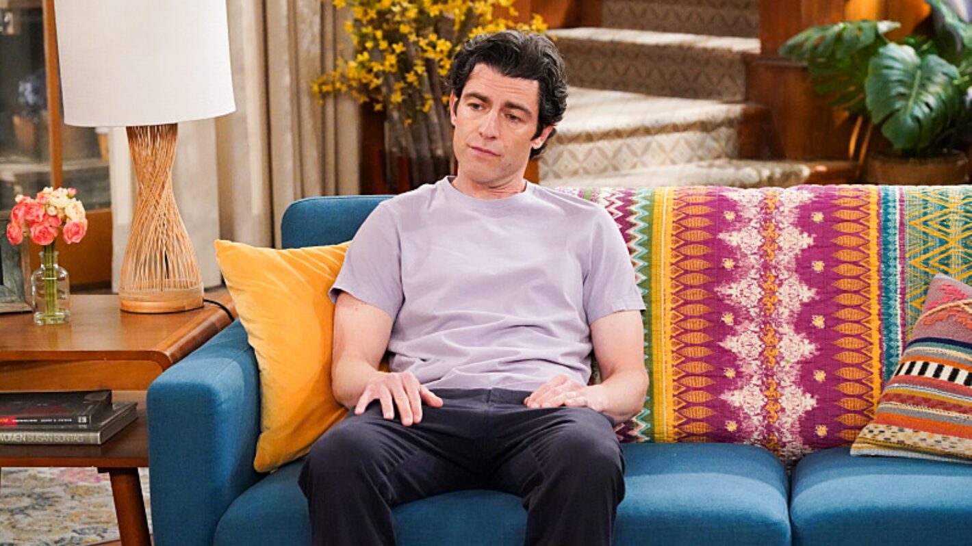 ‘The Neighborhood’ Sneak Peek: Dave Contemplates ‘Crazy’ Job Offer in Michigan (VIDEO)