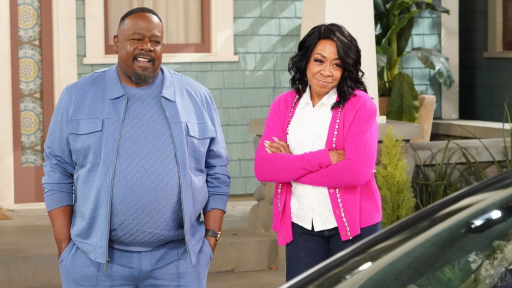 Cedric the Entertainer and Tichina Arnold in 'The Neighborhood'