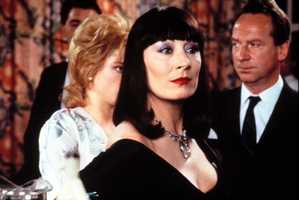 WITCHES, Anjelica Huston, 1990