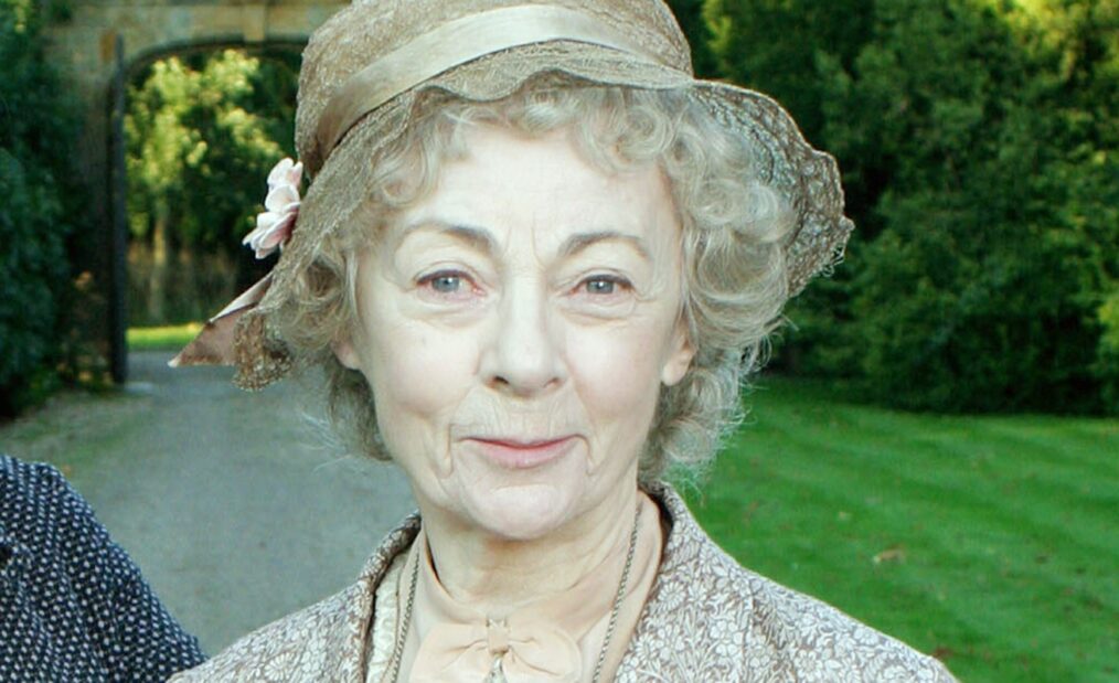 BY THE PRICKING OF MY THUMBS, Greta Scacchi, Geraldine McEwan, 'Part I', 2006. © Granada Media / Courtesy: Everett Collection