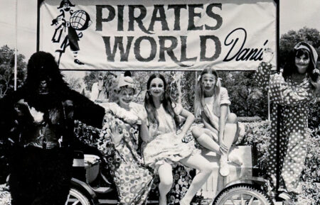 Pirates World, clown car