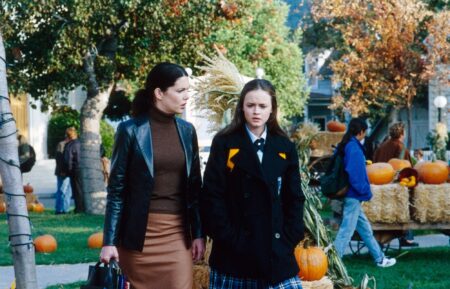 GILMORE GIRLS, from left: Lauren Graham, Alexis Bledel, (2000), 2000-2007.