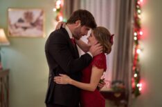 Nick Bateman, Jen Lilley in 'Love Under the Mistletoe'