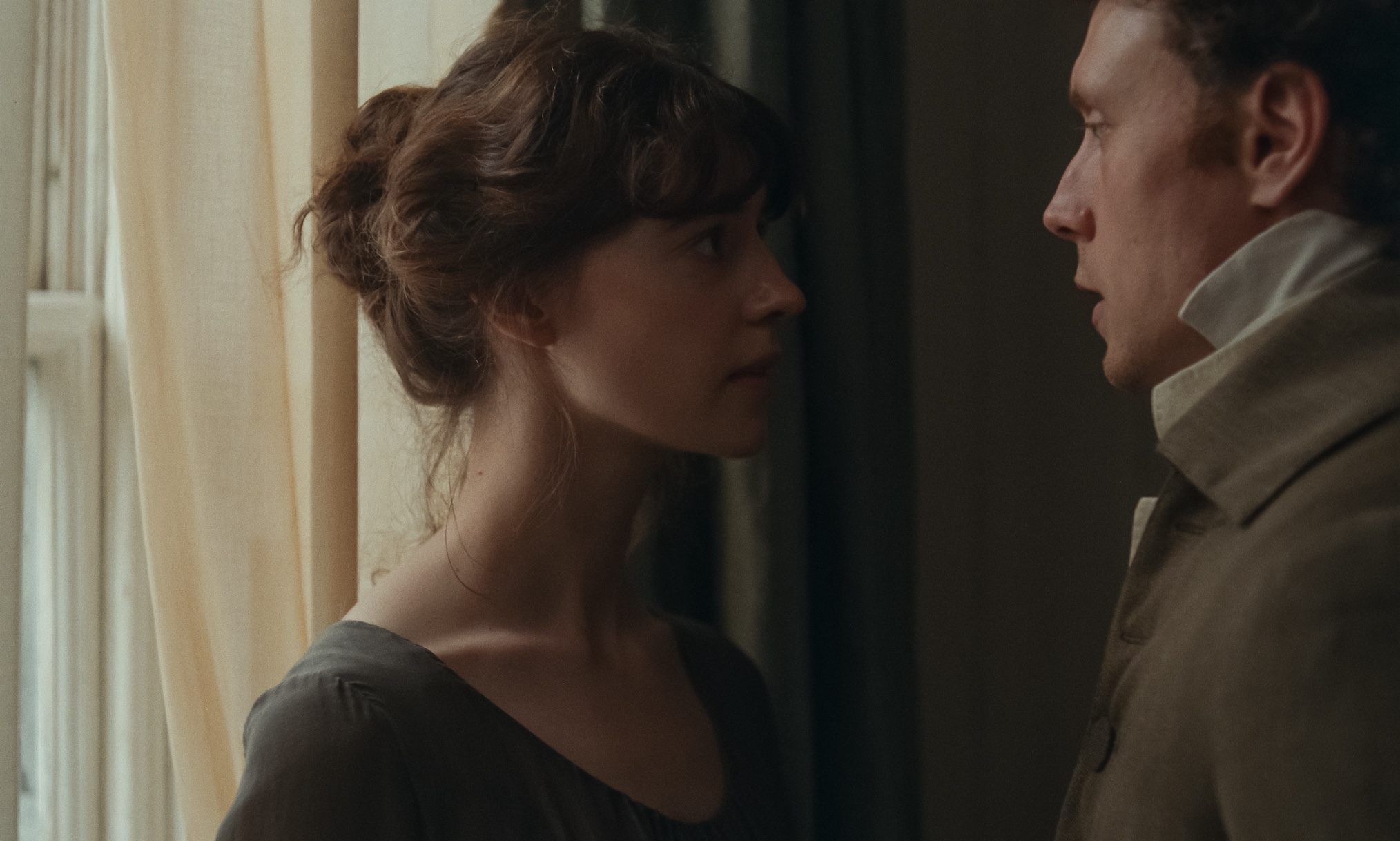 Daisy Edgar-Jones stars as Elinor Dashwood and George MacKay as Edward Ferrars in SENSE AND SENSIBILITY, a Focus Features release.
