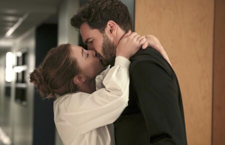 'The Love Hypothesis' Adam and Olive kiss