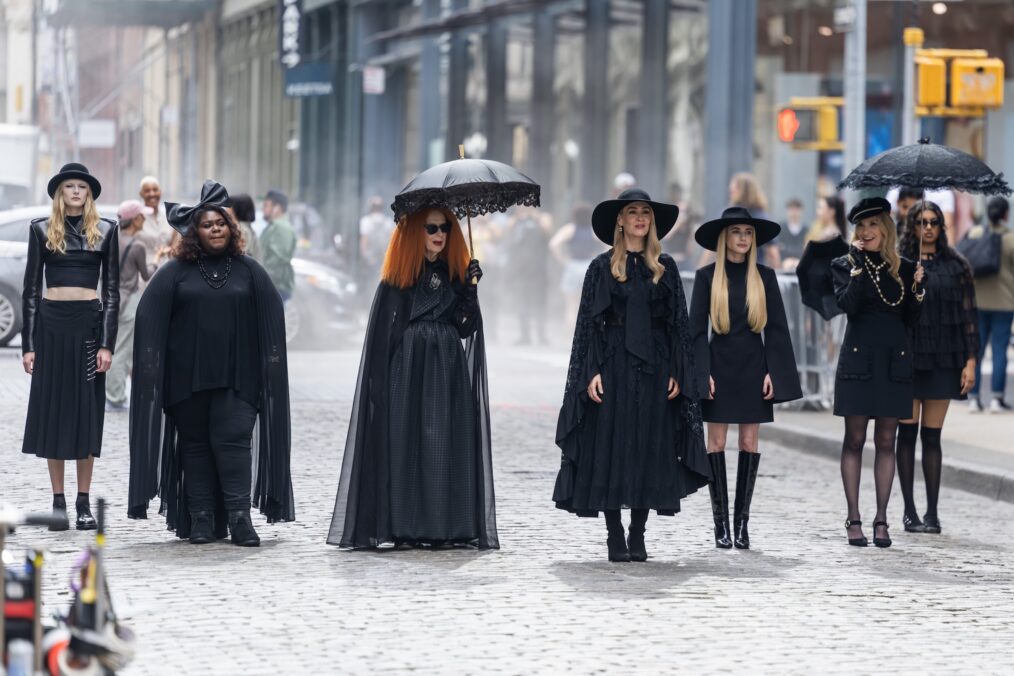 Celebrity Sightings In New York City - July 09, 2026 NEW YORK, NEW YORK - JULY 09: (L-R) Alex Consani, Gabourey Sidibe, Frances Conroy, Sarah Paulson, Emma Roberts, Leslie Grossman and Avantika Vandanapu are seen filming "American Horror Story" in SoHo on July 09, 2026 in New York City. (Photo by TheStewartofNY/GC Images)