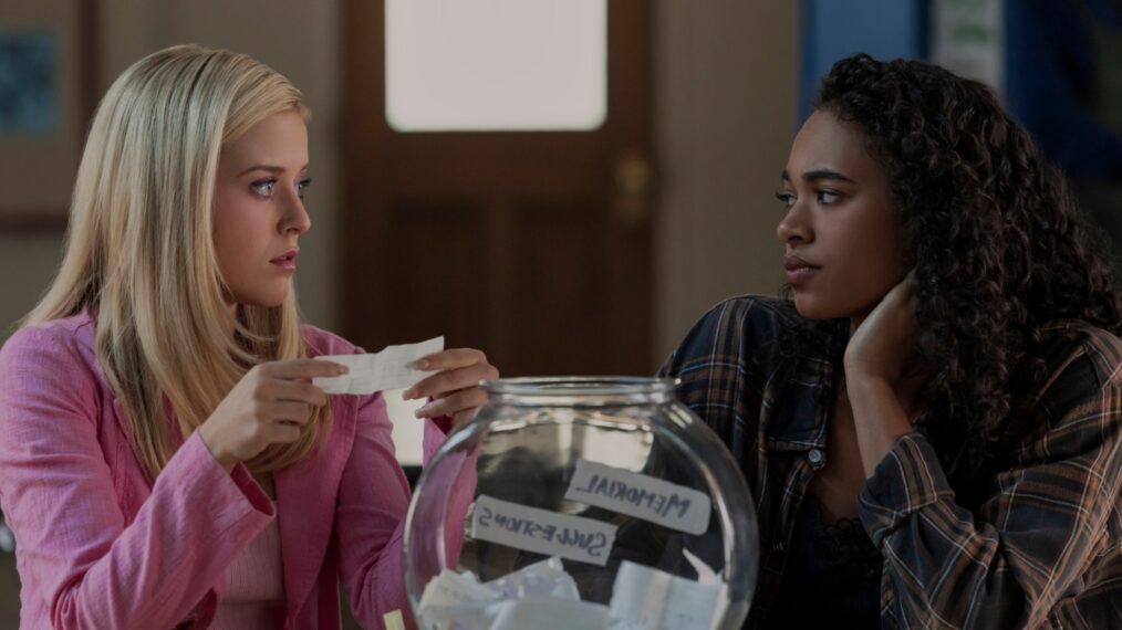 Lexi Minetree and Chandler Kinney as Elle and Kimberly in 'Elle'