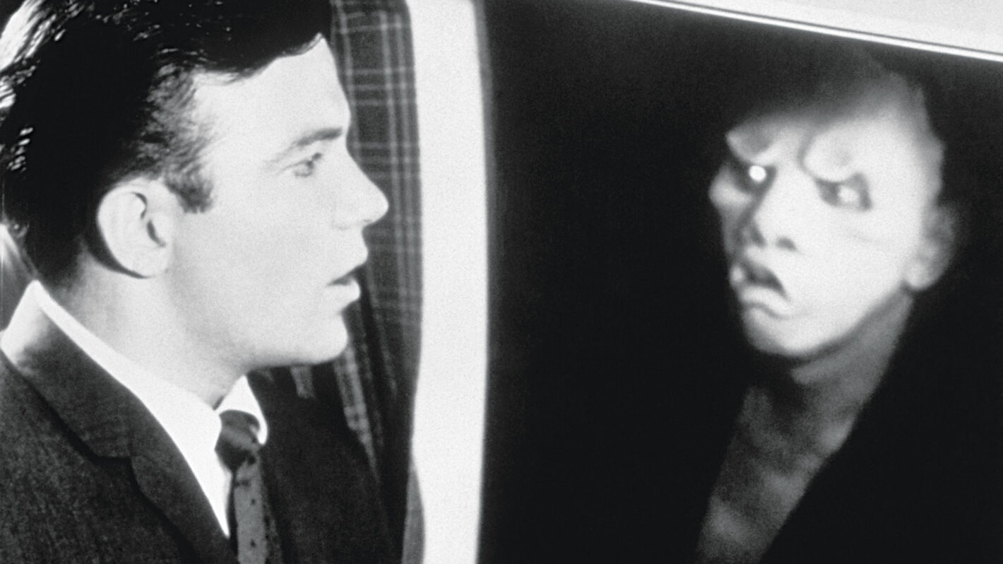 THE TWILIGHT ZONE, from left: William Shatner, 'Nick Cravat as the Gremlin, Nightmare At 20,000 Feet,' 10/11/63. Season 5