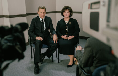 The Murder of JonBenét Ramsey (L-R): Clive Owen as John Bennett Ramsey and Melissa McCarthy as Patsy Ramsey in episode 102 of The Murder of JonBenét Ramsey. Credit: Chris Large/Paramount+ ©
