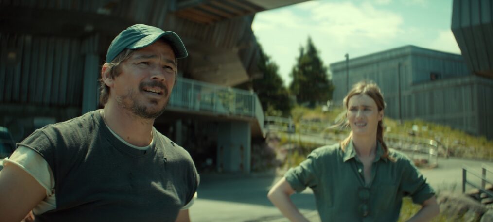 Josh Hartnett as Calvin and Mackenzie Davis as Fonda — 'Below'