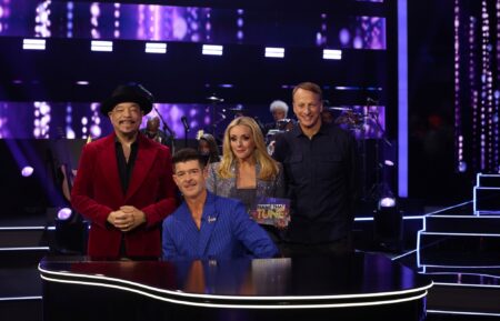 "Celebrity Name That Tune" hosts Jane Krakowski and Robin Thicke with contestants Ice-T and Tony Hawk