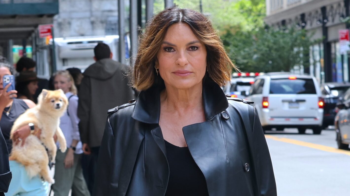 Mariska Hargitay Is Back on 'SVU' Set: See Photos of Benson's Season 28 Look