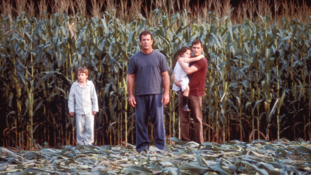 Rory Culkin, Mel Gibson, Abigail Breslin, and Joaquin Phoenix as Morgan, Graham, Merrill, and Bo Hess in 'Signs'