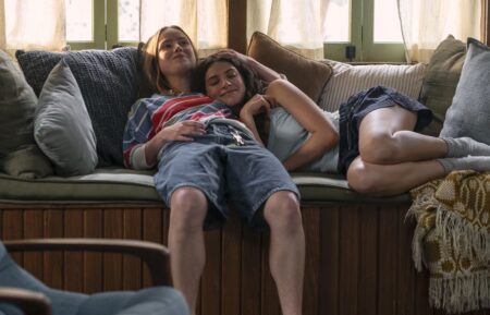 Oona (Bo Bragason) and Annie Jacobson (Ella Rubin) in STERLING POINT.