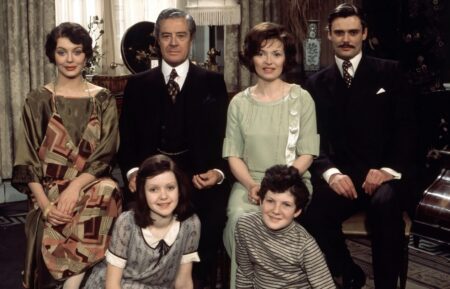 UPSTAIRS, DOWNSTAIRS, top from left: Lesley-Anne Down, David Langton, Hannah Gordon, Simon Williams, bottom from left: Anne Yarker, Jonathan Seeley, 1971-1975