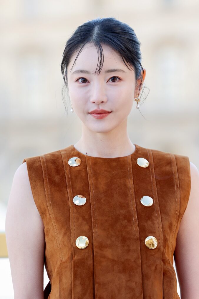 Yuka Kouri attends the Louis Vuitton Womenswear Spring/Summer 2026 show as part of Paris Fashion Week on September 30, 2025 in Paris, France.