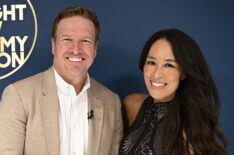 THE TONIGHT SHOW STARRING JIMMY FALLON -- Episode 1799 -- Pictured: TV personalities Chip Gaines and Joanna Gaines pose together backstage on Tuesday, February 14, 2023