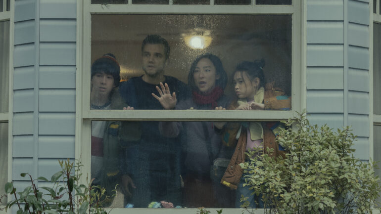 The Last House. (L-R) Noah Alexander Sosnowski as Graham, Wagner Moura as Jason, Greta Lee as Ann, Riley Chung as Ruth in The Last House. Cr. Chris Baker/Netflix © 2026
