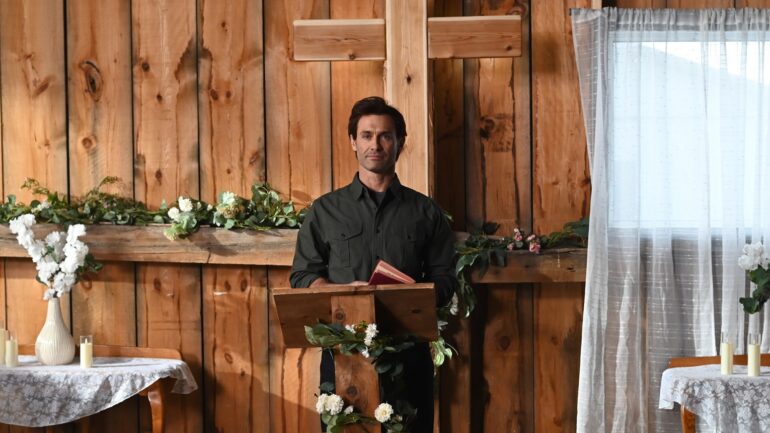 ‘Crossroad Springs’: Jonathan Stoddard Teases Season 2 Twists & Possible Romance